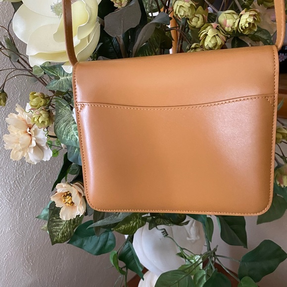 Chloé
Kattie Leather Shoulder Bag - Picture 3 of 16